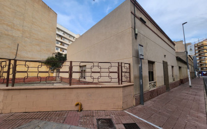 Revente - Maison mitoyenne -
Mon&oacute;var - Monovar