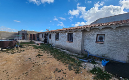 Resale - Detached Villa -
Yecla