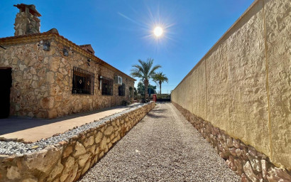 Resale - Finca / Country Property -
Fortuna
