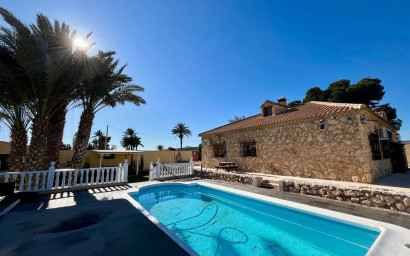 Resale - Finca / Country Property -
Fortuna