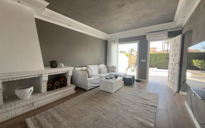 Resale - Villa -
La Siesta