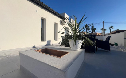 Resale - Villa -
La Siesta