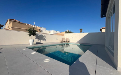 Resale - Villa -
La Siesta