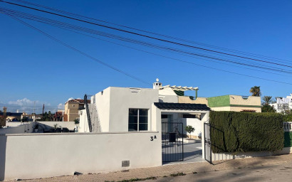 Resale - Villa -
La Siesta