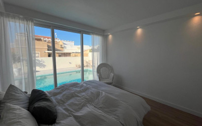 Resale - Villa -
La Siesta