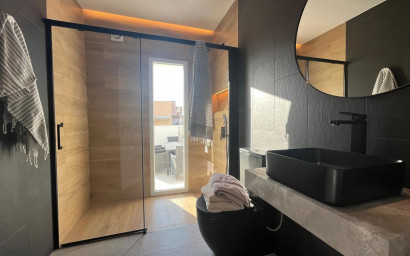 Resale - Villa -
La Siesta