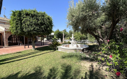 Resale - Villa -
Elche