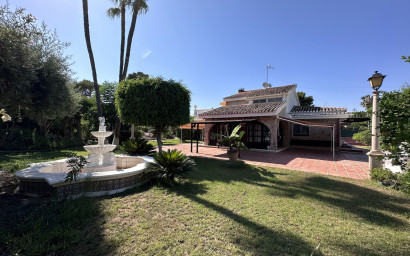 Resale - Villa -
Elche