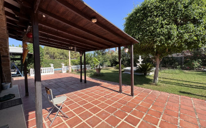 Resale - Villa -
Elche