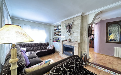 Resale - Villa -
Elche