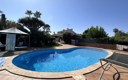 Resale - Villa -
Elche