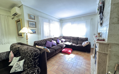 Resale - Villa -
Elche