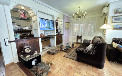 Resale - Villa -
Elche
