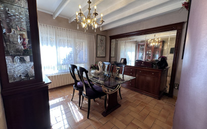 Resale - Villa -
Elche