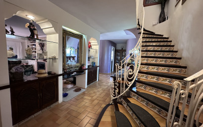 Resale - Villa -
Elche
