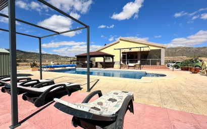 Resale - Villa -
Canada De La Lena