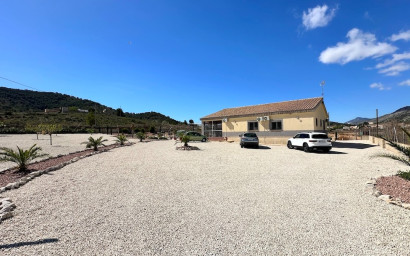 Resale - Villa -
Canada De La Lena