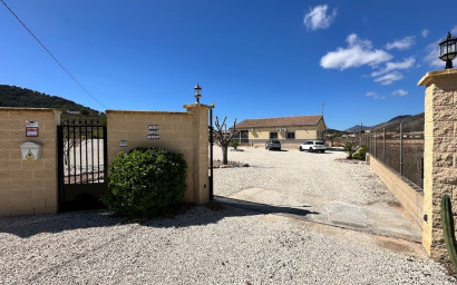 Resale - Villa -
Canada De La Lena