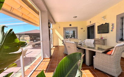 Resale - Villa -
Canada De La Lena