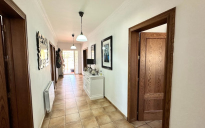 Resale - Villa -
Canada De La Lena