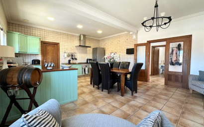 Resale - Villa -
Canada De La Lena