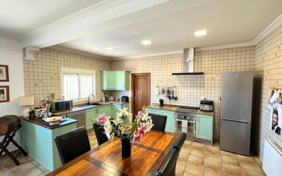 Resale - Villa -
Canada De La Lena
