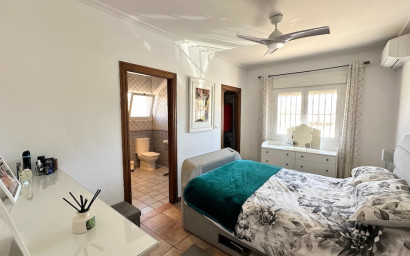 Resale - Villa -
Canada De La Lena