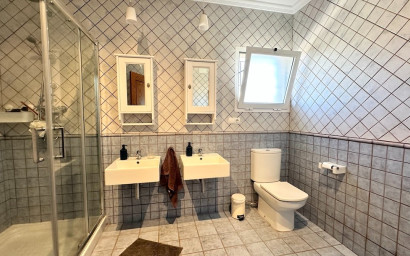 Resale - Villa -
Canada De La Lena