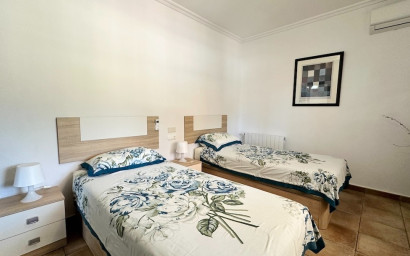 Resale - Villa -
Canada De La Lena