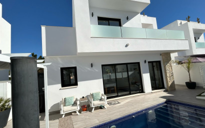 Resale - Villa -
Los Montesinos - La Herada