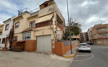 Herverkoop - Herenhuis -
Los Montesinos