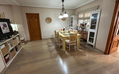 Herverkoop - Herenhuis -
Los Montesinos