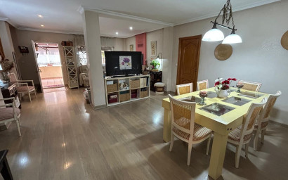 Herverkoop - Herenhuis -
Los Montesinos