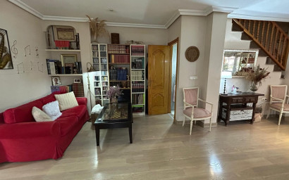 Herverkoop - Herenhuis -
Los Montesinos