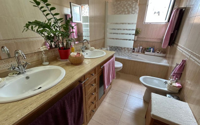 Herverkoop - Herenhuis -
Los Montesinos