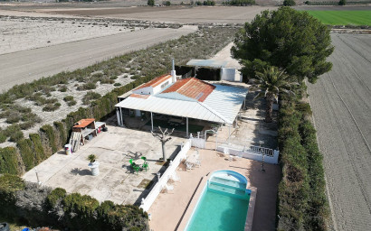 Resale - Villa -
Villena