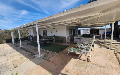 Resale - Villa -
Villena