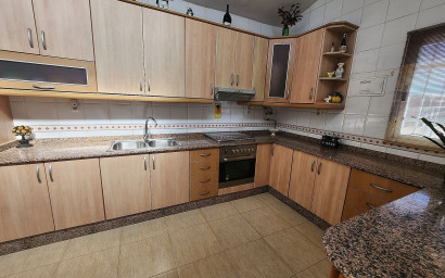 Resale - Villa -
Villena