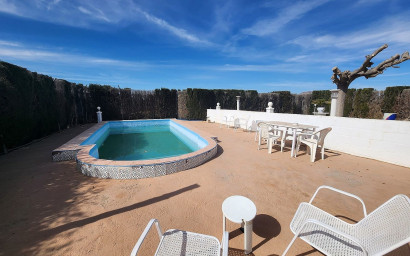 Resale - Villa -
Villena