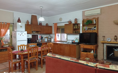 Resale - Finca / Country Property -
Novelda