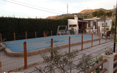 Resale - Finca / Country Property -
Novelda