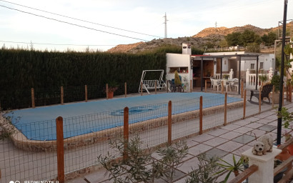 Resale - Finca / Country Property -
Novelda