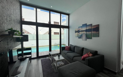 Resale - Villa -
Torrevieja - Los Balcones