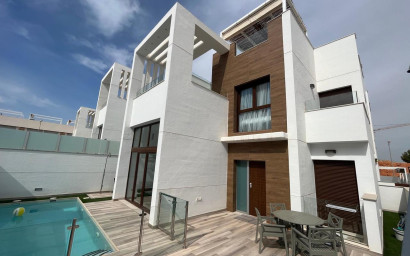 Resale - Villa -
Torrevieja - Los Balcones