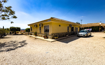 Resale - Villa -
Fortuna - FORTUNA