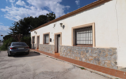 Resale - Villa -
Heredades - Heredades - Village