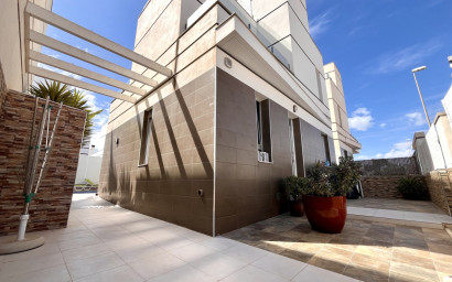 Resale - Villa -
Ciudad Quesada