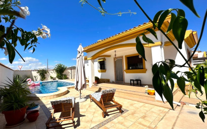 Herverkoop - Villa -
Hondón de las Nieves - La Montanosa