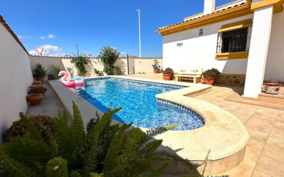 Herverkoop - Villa -
Hondón de las Nieves - La Montanosa