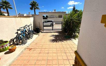 Herverkoop - Villa -
Hondón de las Nieves - La Montanosa